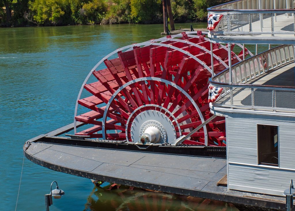 New Becky Thatcher Riverboat Arrives in St. Louis